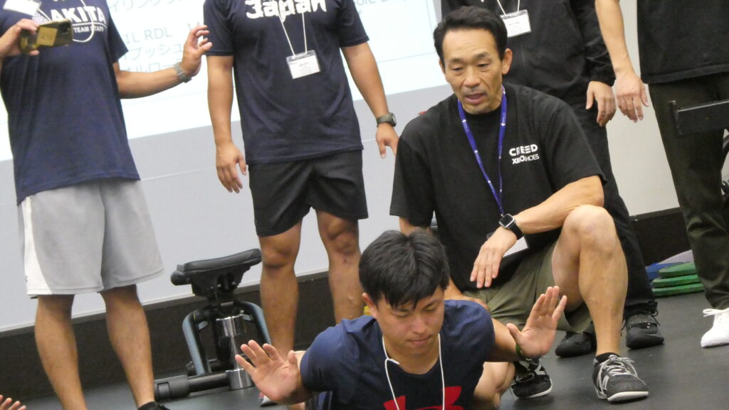 友岡和彦先生が実技しているシーン