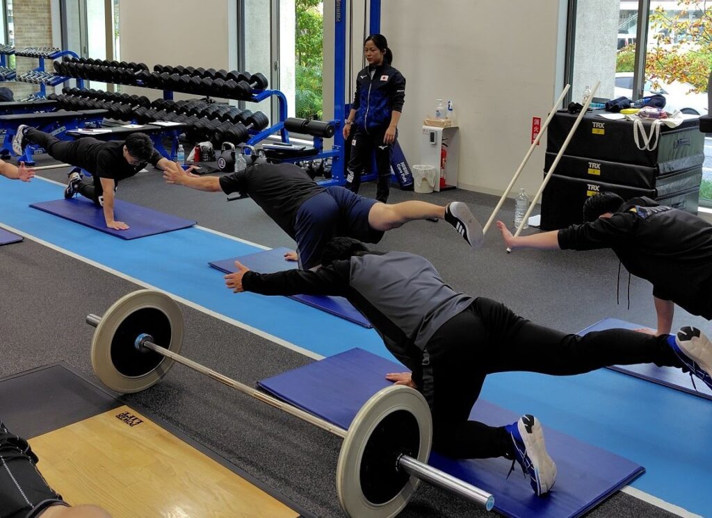 講義をする鈴木梨羅先生