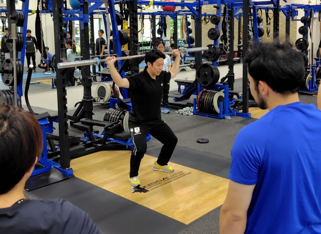 講義をする武井誠一郎先生