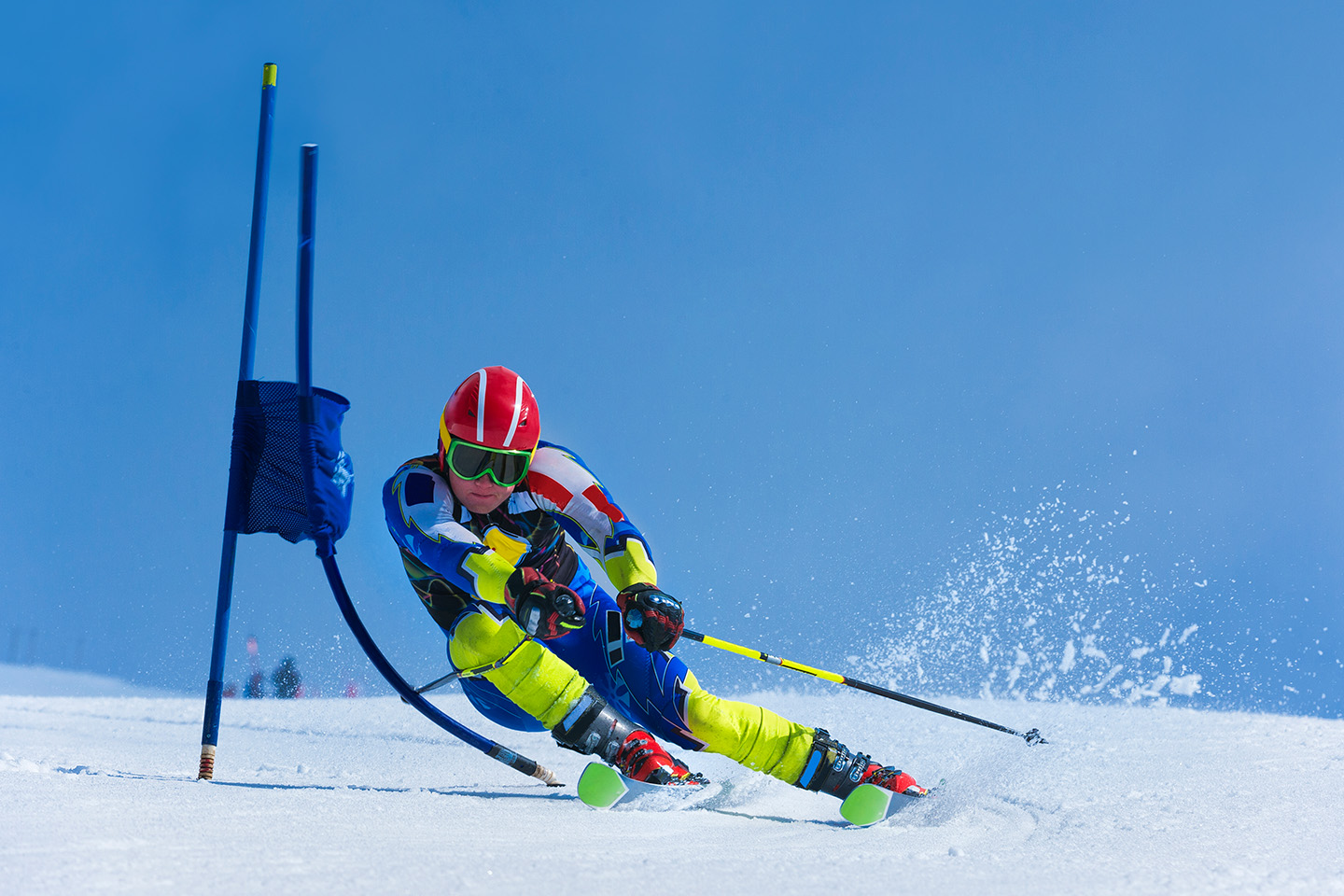 アルペンスキー競技をする人